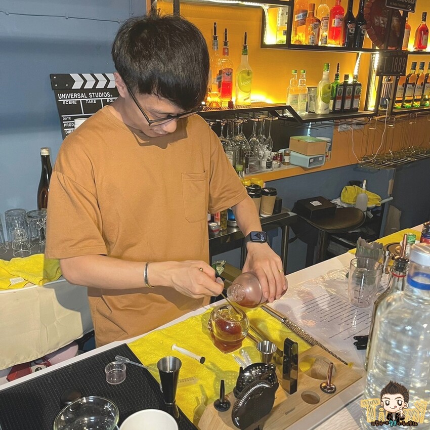 令人驚豔的創意調酒&德州撲克遊戲!