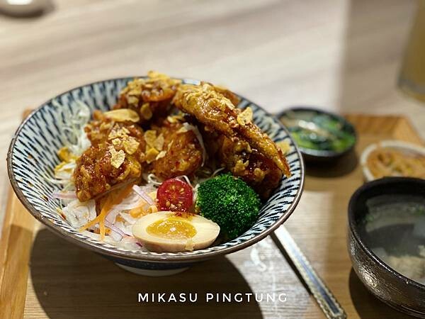 鶴貳樓 辣味 韓式炸雞丼飯 屏東韓式炸雞推薦 屏東新園鄉新餐廳 2022年鶴貳樓食坊菜單分享 推薦餐點 新園餐廳推薦 聚餐推薦