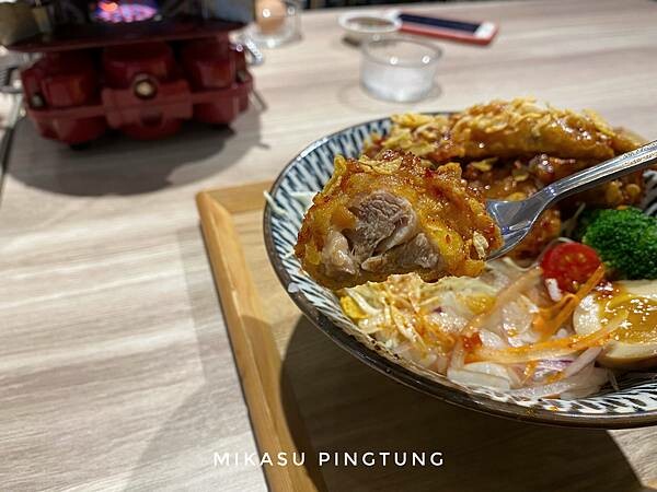 鶴貳樓 辣味 韓式炸雞丼飯 屏東韓式炸雞推薦 屏東新園鄉新餐廳 2022年鶴貳樓食坊菜單分享 推薦餐點 新園餐廳推薦 聚餐推薦