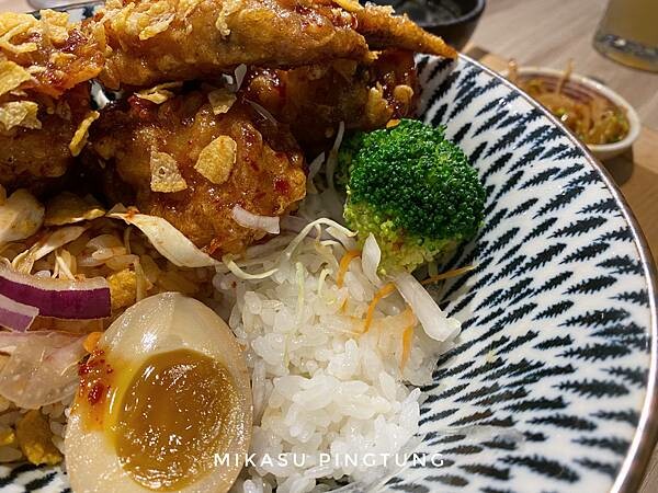 鶴貳樓 辣味 韓式炸雞丼飯 屏東韓式炸雞推薦 屏東新園鄉新餐廳 2022年鶴貳樓食坊菜單分享 推薦餐點 新園餐廳推薦 聚餐推薦