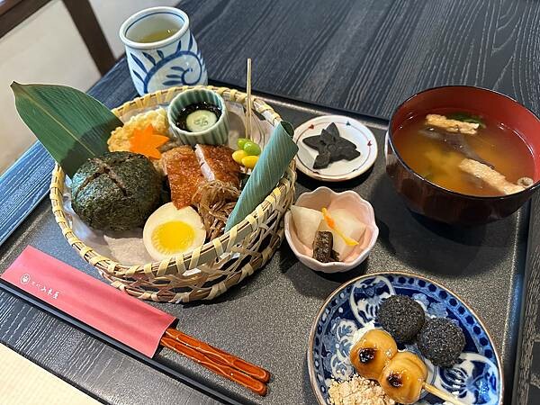 10/4 - 6 在「誠品生活松菸」七款糰子買二送一,「京町