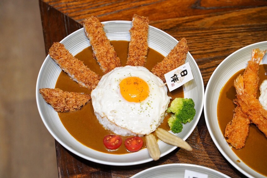 【日伴洋食】平價咖哩推薦!台中勤美草悟道周邊美食,日式老宅特別有深夜食堂氛圍~大份量、可免費續醬,必點爆漿起司豚肉咖哩飯、唐揚雞!寵物友善餐廳 - 阿華田的美食日記