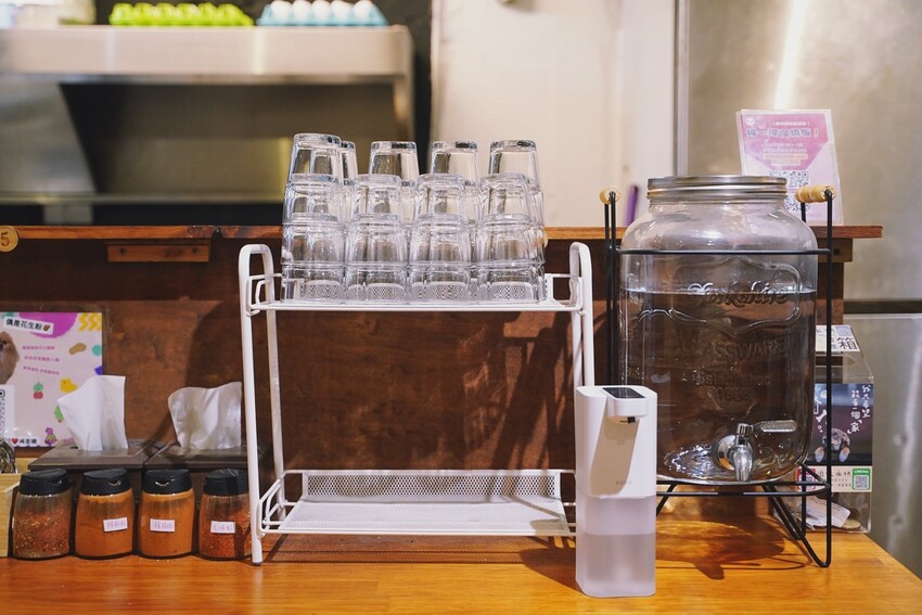 【日伴洋食】平價咖哩推薦!台中勤美草悟道周邊美食,日式老宅特別有深夜食堂氛圍~大份量、可免費續醬,必點爆漿起司豚肉咖哩飯、唐揚雞!寵物友善餐廳 - 阿華田的美食日記