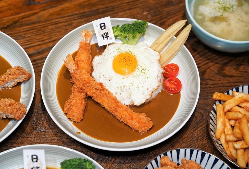 【日伴洋食】平價咖哩推薦!台中勤美草悟道周邊美食,日式老宅特別有深夜食堂氛圍~大份量、可免費續醬,必點爆漿起司豚肉咖哩飯、唐揚雞!寵物友善餐廳 - 阿華田的美食日記