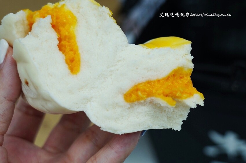 門市像小超市好買! 榛果巧克力一掰就爆漿、連湯包爆汁,還有全台首創單顆裝冷凍,很難空手離開~