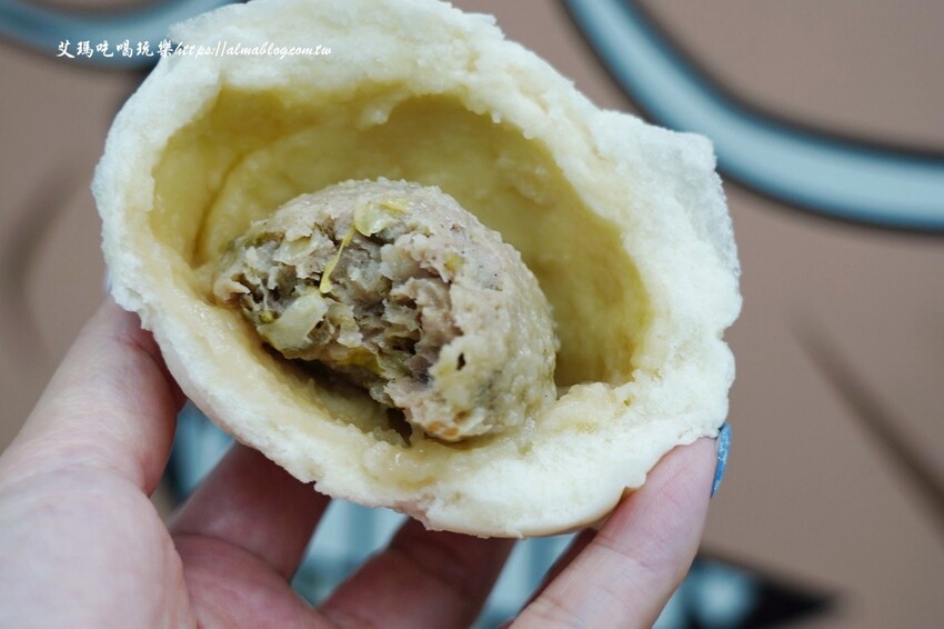 門市像小超市好買! 榛果巧克力一掰就爆漿、連湯包爆汁,還有全台首創單顆裝冷凍,很難空手離開~