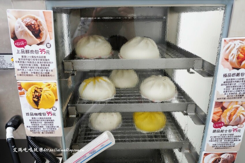 門市像小超市好買! 榛果巧克力一掰就爆漿、連湯包爆汁,還有全台首創單顆裝冷凍,很難空手離開~