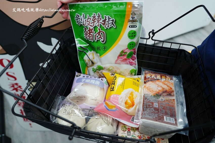 門市像小超市好買! 榛果巧克力一掰就爆漿、連湯包爆汁,還有全台首創單顆裝冷凍,很難空手離開~