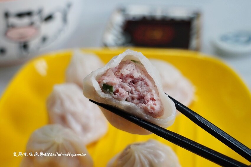 門市像小超市好買! 榛果巧克力一掰就爆漿、連湯包爆汁,還有全台首創單顆裝冷凍,很難空手離開~