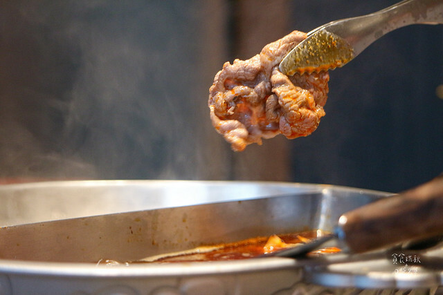 台中南屯|新竹人氣鴛鴦麻辣鍋來台中開幕了|特色火焰炙燒豬|獨門漢方麻辣|岩漿火鍋 台中公益店