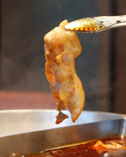 台中南屯|新竹人氣鴛鴦麻辣鍋來台中開幕了|特色火焰炙燒豬|獨門漢方麻辣|岩漿火鍋 台中公益店