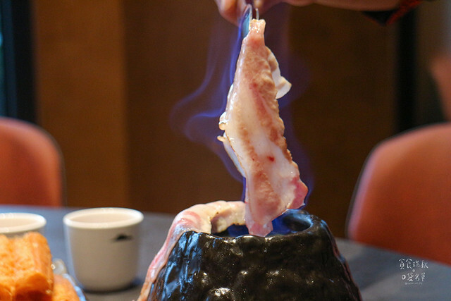 台中南屯|新竹人氣鴛鴦麻辣鍋來台中開幕了|特色火焰炙燒豬|獨門漢方麻辣|岩漿火鍋 台中公益店