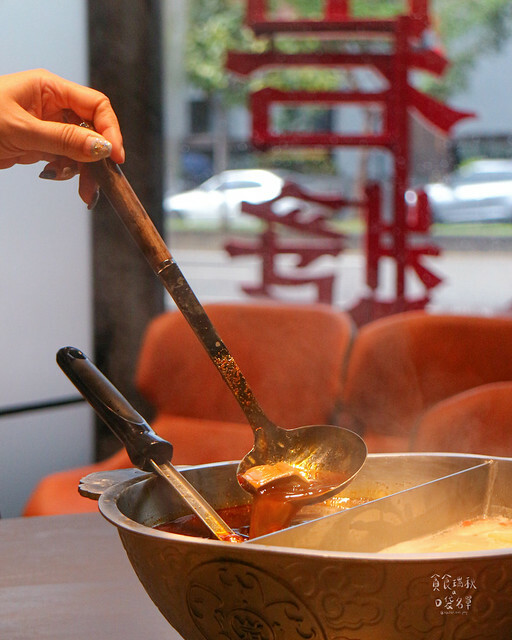 台中南屯|新竹人氣鴛鴦麻辣鍋來台中開幕了|特色火焰炙燒豬|獨門漢方麻辣|岩漿火鍋 台中公益店