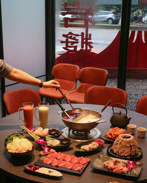 台中南屯|新竹人氣鴛鴦麻辣鍋來台中開幕了|特色火焰炙燒豬|獨門漢方麻辣|岩漿火鍋 台中公益店