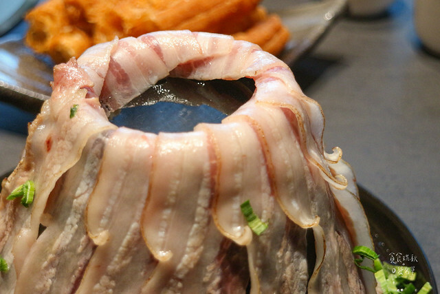 台中南屯|新竹人氣鴛鴦麻辣鍋來台中開幕了|特色火焰炙燒豬|獨門漢方麻辣|岩漿火鍋 台中公益店