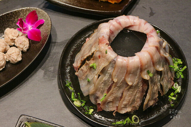 台中南屯|新竹人氣鴛鴦麻辣鍋來台中開幕了|特色火焰炙燒豬|獨門漢方麻辣|岩漿火鍋 台中公益店