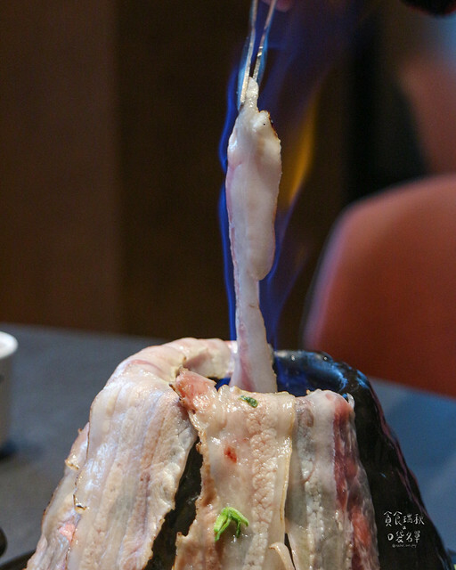 台中南屯|新竹人氣鴛鴦麻辣鍋來台中開幕了|特色火焰炙燒豬|獨門漢方麻辣|岩漿火鍋 台中公益店