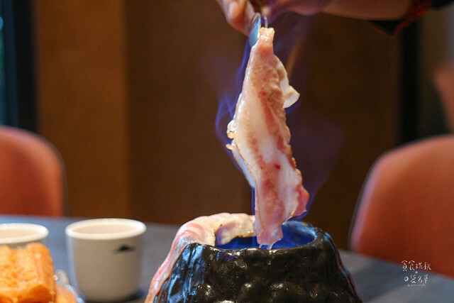 台中南屯|新竹人氣鴛鴦麻辣鍋來台中開幕了|特色火焰炙燒豬|獨門漢方麻辣|岩漿火鍋 台中公益店