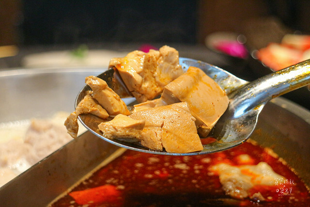 台中南屯|新竹人氣鴛鴦麻辣鍋來台中開幕了|特色火焰炙燒豬|獨門漢方麻辣|岩漿火鍋 台中公益店