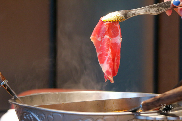 台中南屯|新竹人氣鴛鴦麻辣鍋來台中開幕了|特色火焰炙燒豬|獨門漢方麻辣|岩漿火鍋 台中公益店