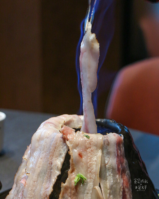 台中南屯|新竹人氣鴛鴦麻辣鍋來台中開幕了|特色火焰炙燒豬|獨門漢方麻辣|岩漿火鍋 台中公益店