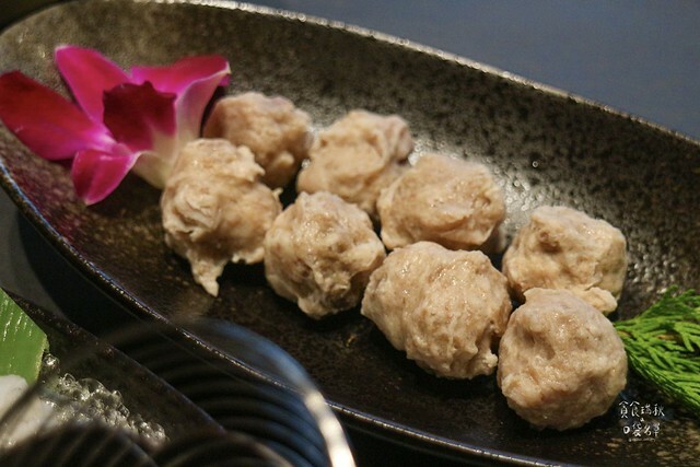 台中南屯|新竹人氣鴛鴦麻辣鍋來台中開幕了|特色火焰炙燒豬|獨門漢方麻辣|岩漿火鍋 台中公益店