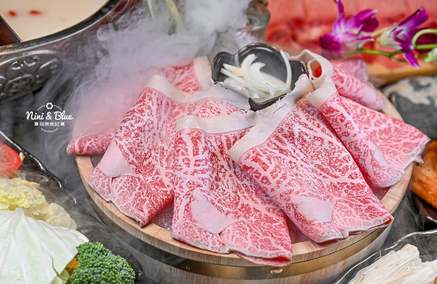 台中新開的麻辣鍋，有包廂、專屬停車場，還可鍋底、白飯、冰沙免費續-妮妮布魯