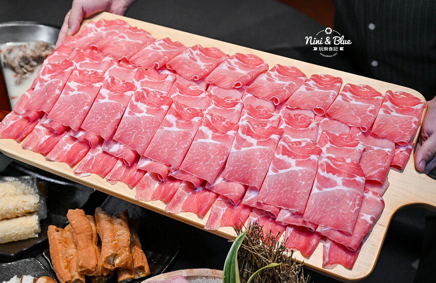 台中新開的麻辣鍋，有包廂、專屬停車場，還可鍋底、白飯、冰沙免費續-妮妮布魯