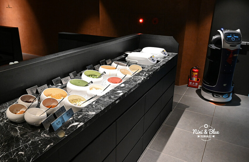 台中新開的麻辣鍋，有包廂、專屬停車場，還可鍋底、白飯、冰沙免費續-妮妮布魯