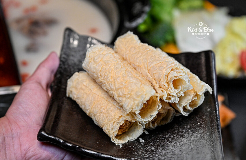 台中新開的麻辣鍋，有包廂、專屬停車場，還可鍋底、白飯、冰沙免費續-妮妮布魯