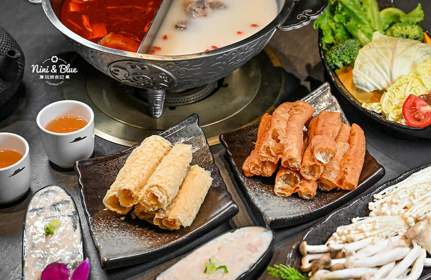 台中新開的麻辣鍋，有包廂、專屬停車場，還可鍋底、白飯、冰沙免費續-妮妮布魯
