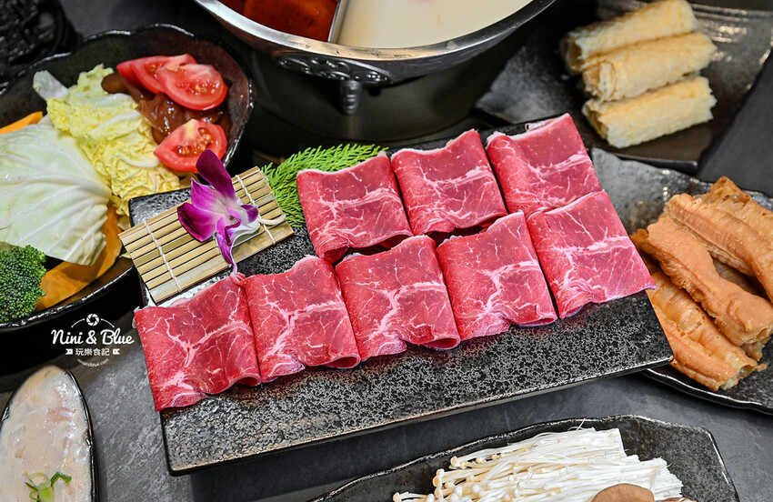 台中新開的麻辣鍋，有包廂、專屬停車場，還可鍋底、白飯、冰沙免費續-妮妮布魯
