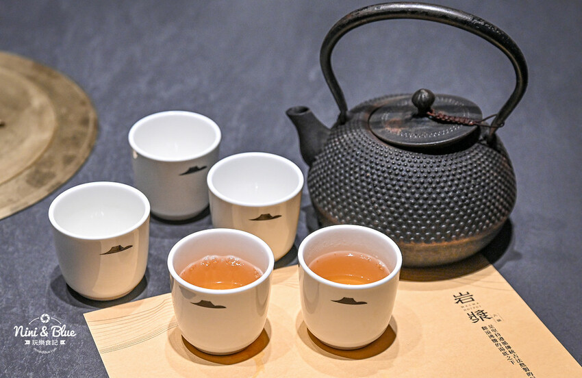 台中新開的麻辣鍋，有包廂、專屬停車場，還可鍋底、白飯、冰沙免費續-妮妮布魯