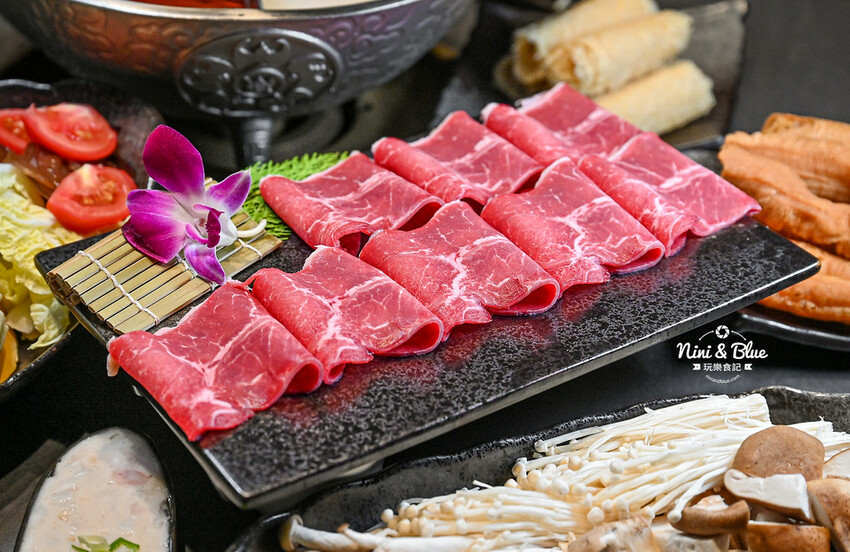 台中新開的麻辣鍋，有包廂、專屬停車場，還可鍋底、白飯、冰沙免費續-妮妮布魯