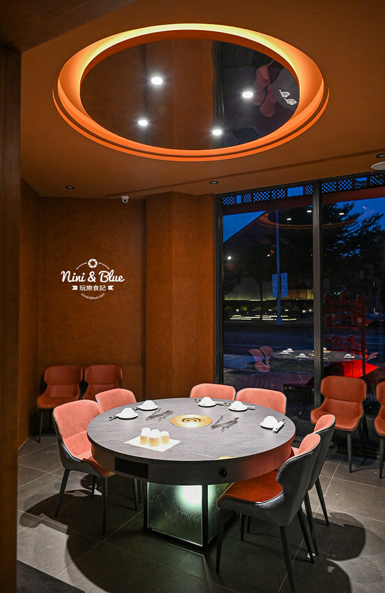 台中新開的麻辣鍋，有包廂、專屬停車場，還可鍋底、白飯、冰沙免費續-妮妮布魯