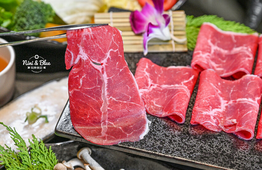 台中新開的麻辣鍋，有包廂、專屬停車場，還可鍋底、白飯、冰沙免費續-妮妮布魯