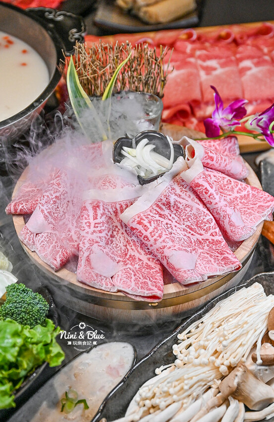 台中新開的麻辣鍋，有包廂、專屬停車場，還可鍋底、白飯、冰沙免費續-妮妮布魯