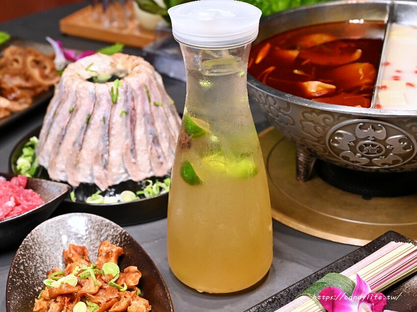 岩漿火鍋｜新竹人氣麻辣鴛鴦鍋進軍台中，鍋底免費無限續，還有會噴火的火焰炙燒豬