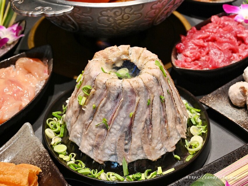 岩漿火鍋｜新竹人氣麻辣鴛鴦鍋進軍台中，鍋底免費無限續，還有會噴火的火焰炙燒豬