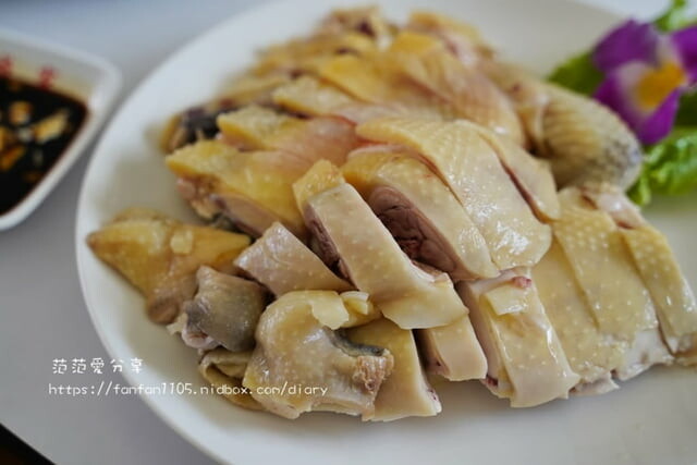 【宜蘭美食】皇家花園餐廳-粵式脆皮烤雞 #宜蘭親子餐廳 迷你馬、烏龜、生態鳥園、餵魚 是親子吃飯的好去處