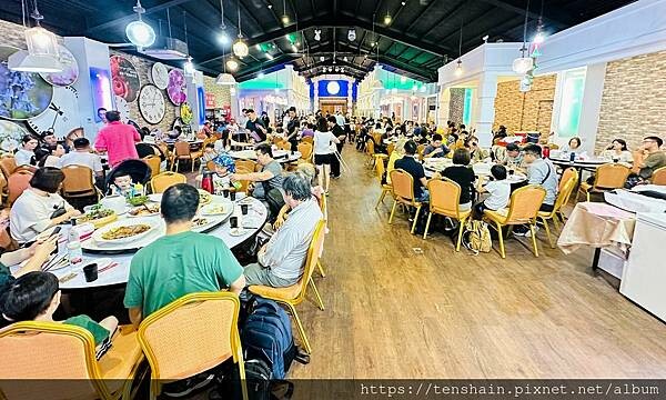 【宜蘭礁溪美食】《皇家花園餐廳》粵式脆皮烤雞,風味獨特;公雞 【宜蘭礁溪美食】《皇家花園餐廳》粵式脆皮烤雞,風味獨特;公雞