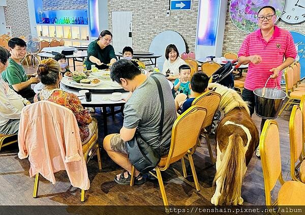 【宜蘭礁溪美食】《皇家花園餐廳》粵式脆皮烤雞,風味獨特;公雞 【宜蘭礁溪美食】《皇家花園餐廳》粵式脆皮烤雞,風味獨特;公雞