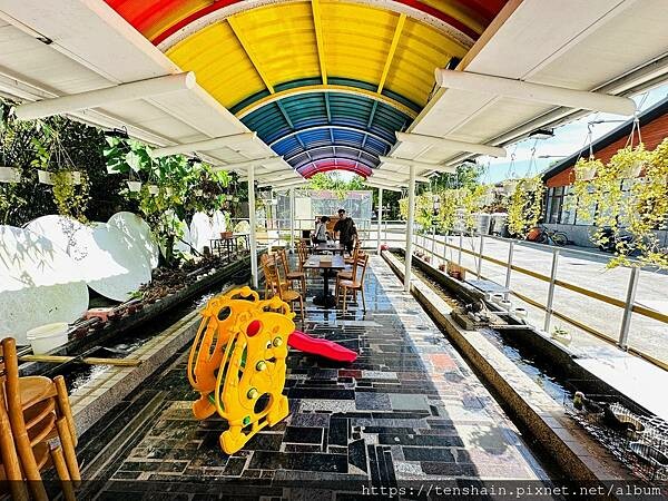 【宜蘭礁溪美食】《皇家花園餐廳》粵式脆皮烤雞,風味獨特;公雞 【宜蘭礁溪美食】《皇家花園餐廳》粵式脆皮烤雞,風味獨特;公雞