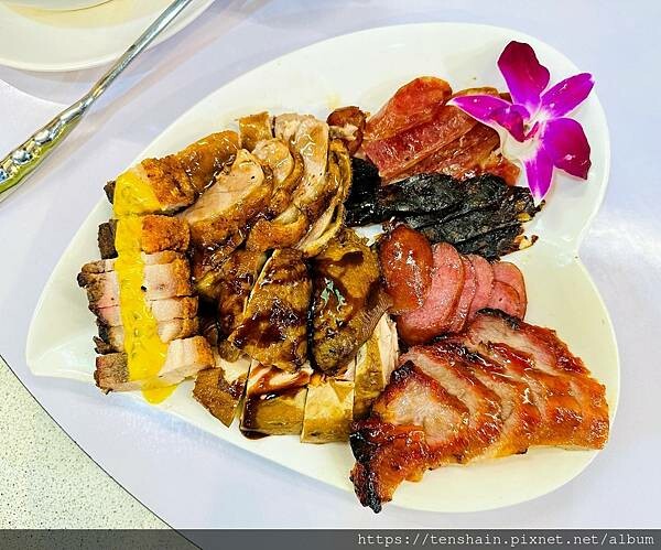 【宜蘭礁溪美食】《皇家花園餐廳》粵式脆皮烤雞,風味獨特;公雞 【宜蘭礁溪美食】《皇家花園餐廳》粵式脆皮烤雞,風味獨特;公雞