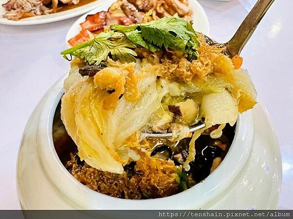 【宜蘭礁溪美食】《皇家花園餐廳》粵式脆皮烤雞,風味獨特;公雞 【宜蘭礁溪美食】《皇家花園餐廳》粵式脆皮烤雞,風味獨特;公雞