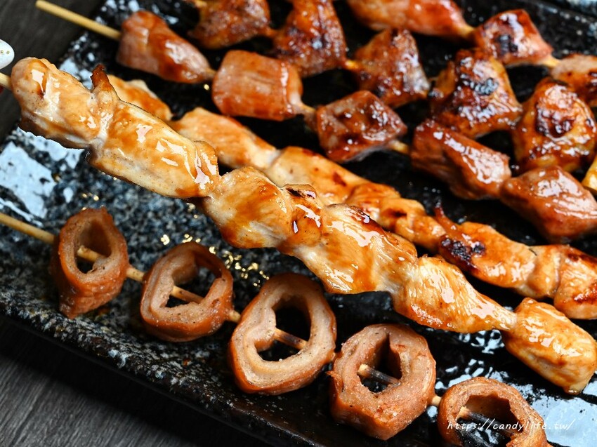 饑焰中燒串烤店｜串燒、熱炒專賣店，營業至凌晨1點半，不只現烤串燒，炒飯更是一絕！