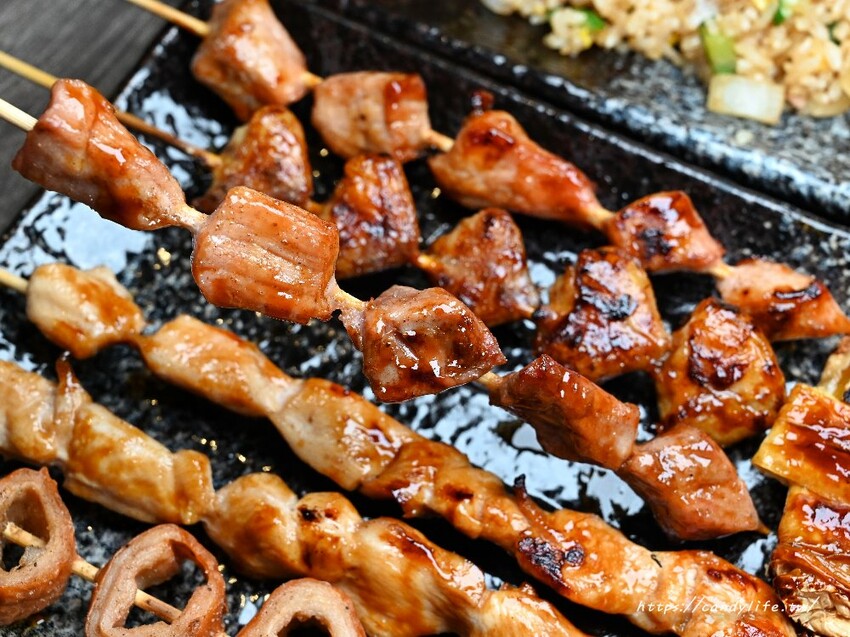 饑焰中燒串烤店｜串燒、熱炒專賣店，營業至凌晨1點半，不只現烤串燒，炒飯更是一絕！
