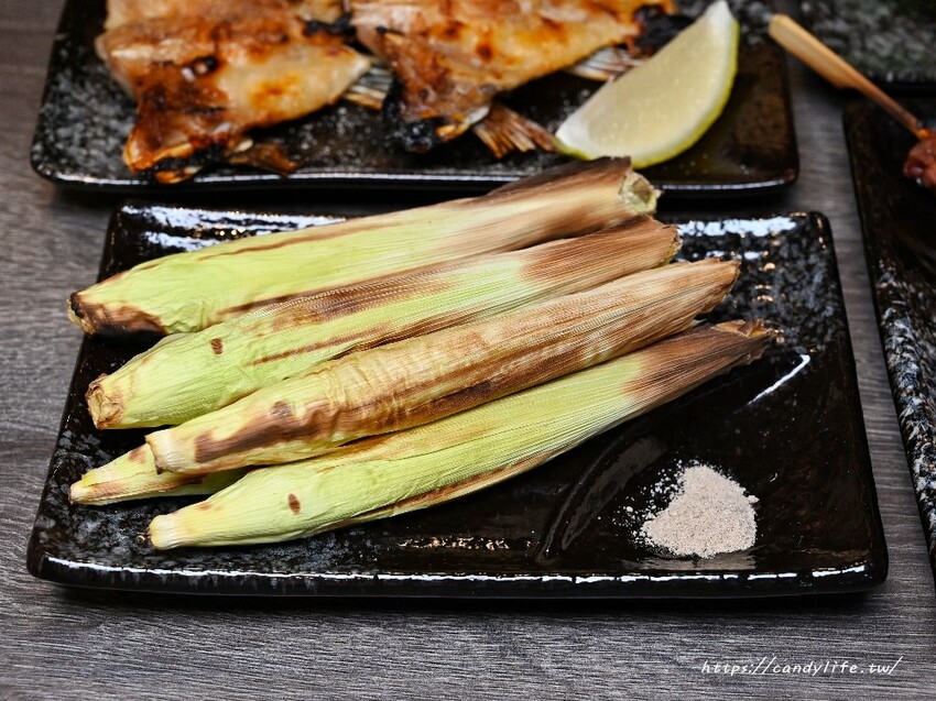 饑焰中燒串烤店｜串燒、熱炒專賣店，營業至凌晨1點半，不只現烤串燒，炒飯更是一絕！