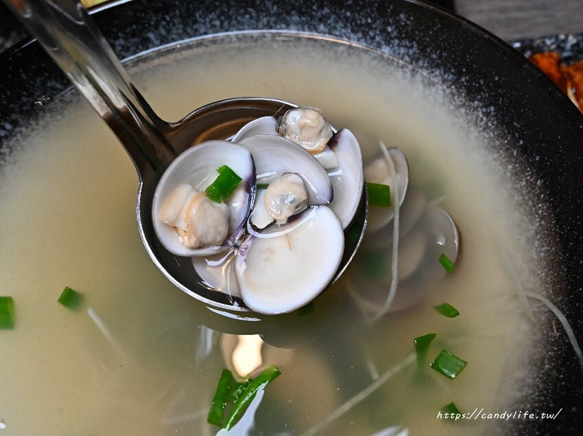 饑焰中燒串烤店｜串燒、熱炒專賣店，營業至凌晨1點半，不只現烤串燒，炒飯更是一絕！