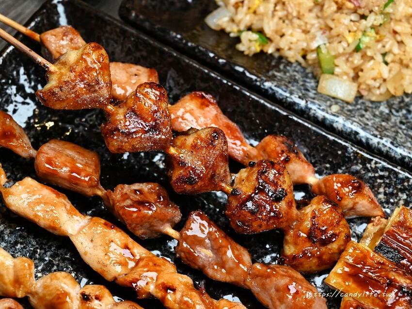 饑焰中燒串烤店｜串燒、熱炒專賣店，營業至凌晨1點半，不只現烤串燒，炒飯更是一絕！